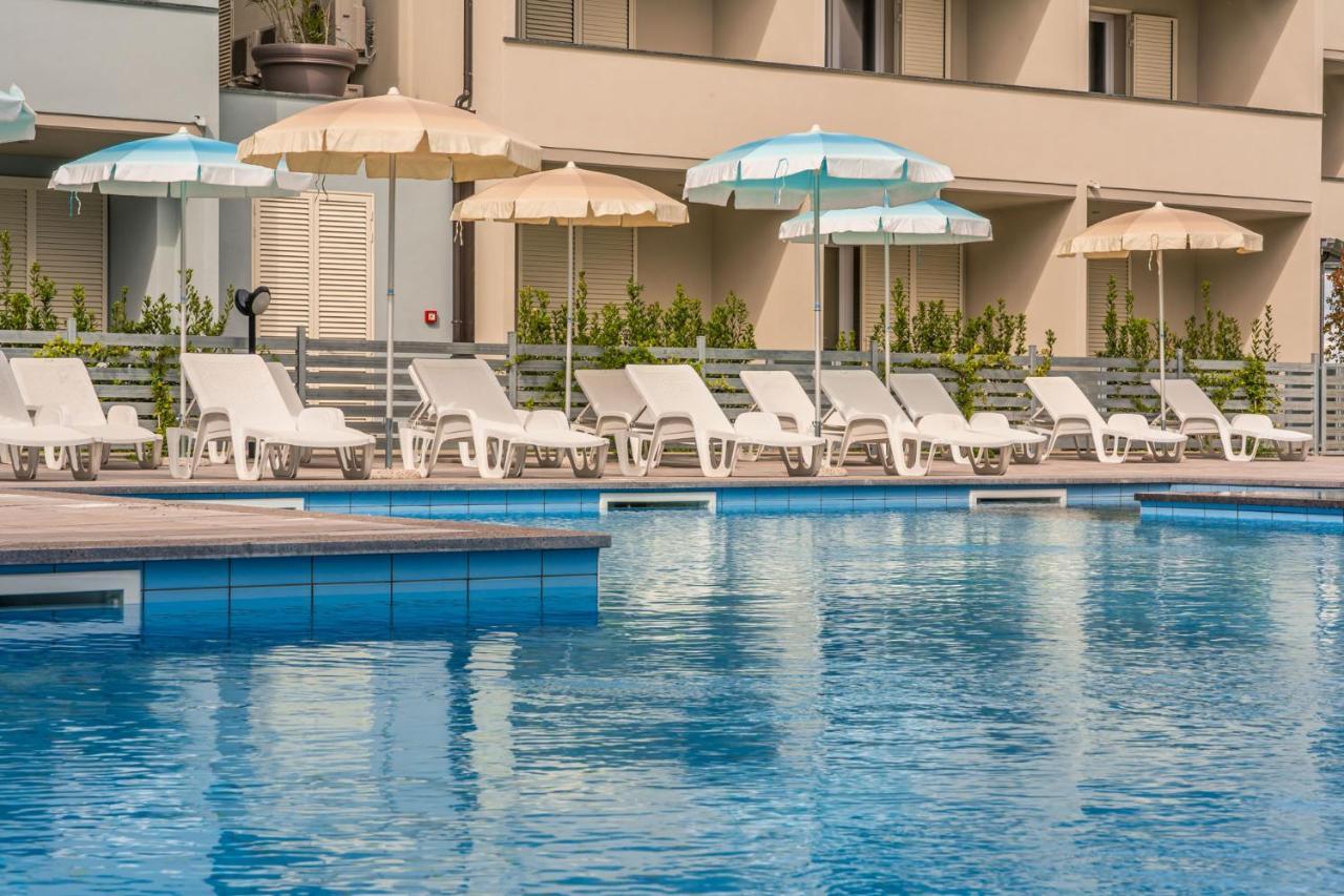 Golden Hotel Марина-ди-Чечина Экстерьер фото